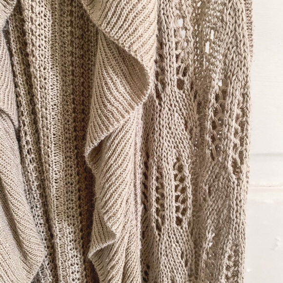 Crocheted sleeveless tan shrug - Picture 2 of 4